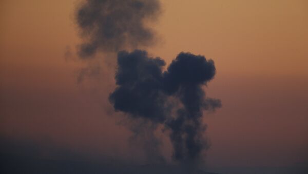 Plumes of smoke rise into the air from inside Syria, as seen from the outskirts of the Turkish border town of Kilis, Saturday, Jan. 20, 2018. - Sputnik Afrique