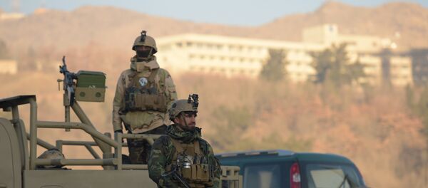 Afghan security forces keep watch near the Intercontinental Hotel following an attack in Kabul on January 21, 2018. - Sputnik Afrique