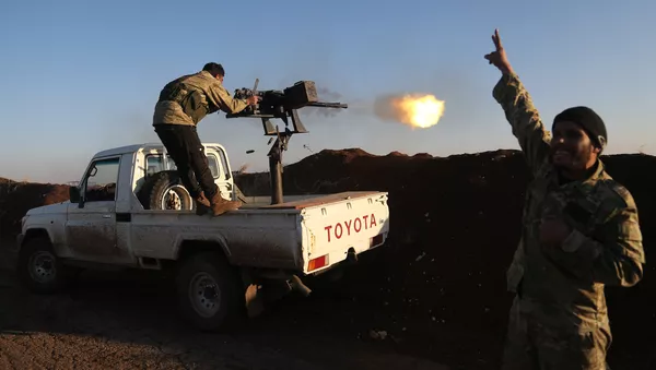 Turkish-backed fighters from the Free Syrian Army stand in the Tal Malid area, north of Aleppo, as they fire towards Kurdish People's Protection Units (YPG) positions in the village of Um al-Hosh, in the area of Afrin, on January 20, 2018. - Sputnik Afrique