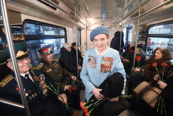 Un «train de la Victoire» est mis en service dans le métro de Moscou - Sputnik Afrique