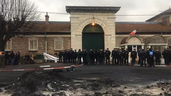 Fresnes: des surveillants veulent empêcher l’extraction de Jawad Bendaoud - Sputnik Afrique