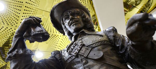 Открытие скульптур мушкетерам из фильма Д’Артаньян и три мушкетера в Екатеринбурге - Sputnik Afrique