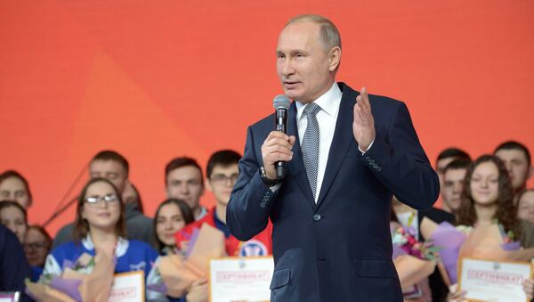 Vladimir Poutine au forum estudiantin à Kazan - Sputnik Afrique
