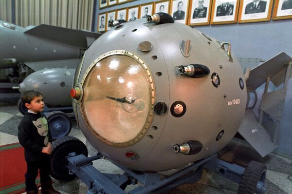 Une réplique de la première bombe nucléaire soviétique Une réplique de la première bombe nucléaire soviétique - Sputnik Afrique