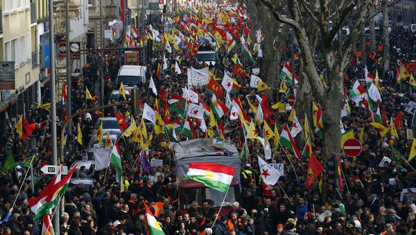 Pro-Kurdish people protest against the Turkish offensive in northwest Syria during a demonstration in Cologne, Germany, January 27, 2018 - Sputnik Afrique