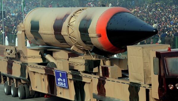 Missile balistique à capacité nucléaire indien Agni III (image d'archives) - Sputnik Afrique