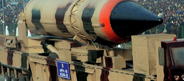 Missile balistique à capacité nucléaire indien Agni III (image d'archives) - Sputnik Afrique
