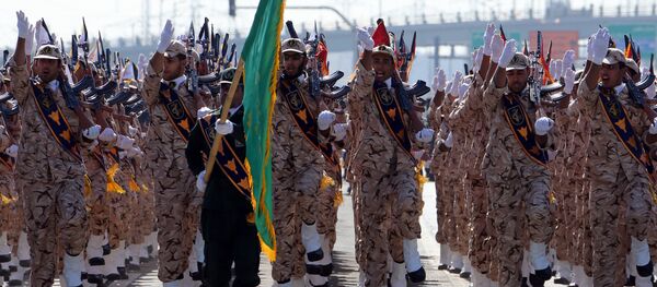 Le corps des Gardiens de la révolution islamique lors d'un défilé - Sputnik Afrique
