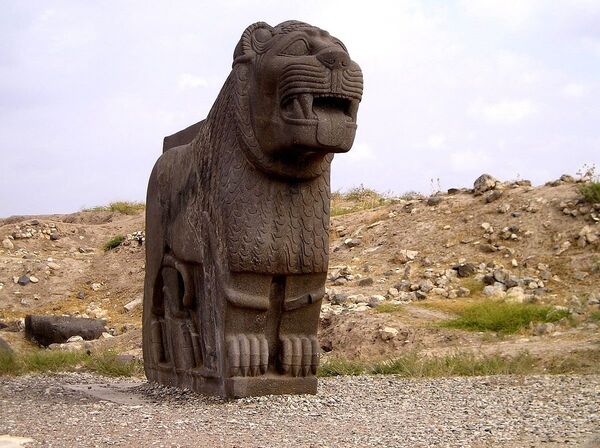 Énorme lion en basalte, temple d'Aïn Dara - Sputnik Afrique