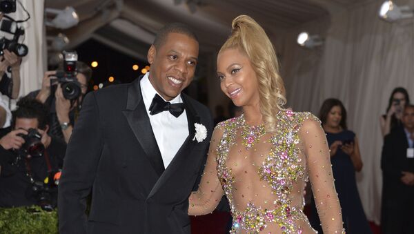 In this May 4, 2015, file photo, Jay Z, left, and Beyonce arrive at The Metropolitan Museum of Art's Costume Institute benefit gala celebrating China: Through the Looking Glass in New York - Sputnik Afrique