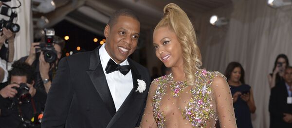 In this May 4, 2015, file photo, Jay Z, left, and Beyonce arrive at The Metropolitan Museum of Art's Costume Institute benefit gala celebrating China: Through the Looking Glass in New York - Sputnik Afrique
