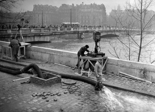 Inondation à Paris en janvier 1955 Inondation à Paris en janvier 1955 - Sputnik Afrique