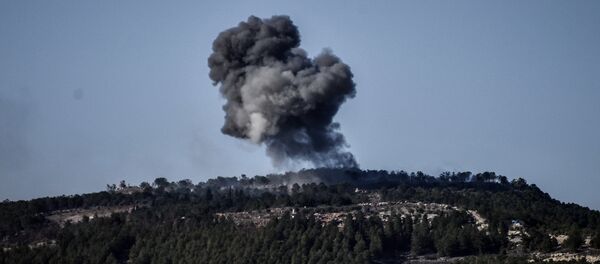 A plume of smoke rises from inside Syria, during Turkish forces bombardment, part of an offensive codenamed Operation Olive Branch, in the Kurdish-controlled enclave of Afrin, Syria, as seen from the border with Syria, in Kilis, Turkey, Sunday, Jan. 28, 2018. - Sputnik Afrique