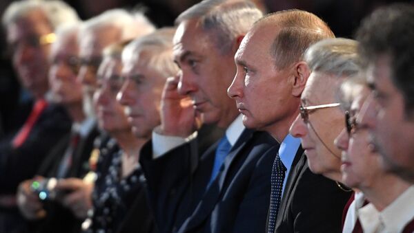 Vladimir Poutine et Benjamin Netanyahu pendant les commémorations de la Journée de l'Holocauste au Musée juif de Moscou - Sputnik Afrique