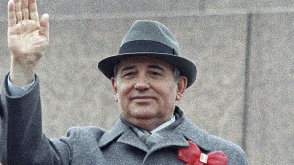 Mikhaïl Gorbatchev sur la place Rouge de Moscou (photo d'archives) - Sputnik Afrique