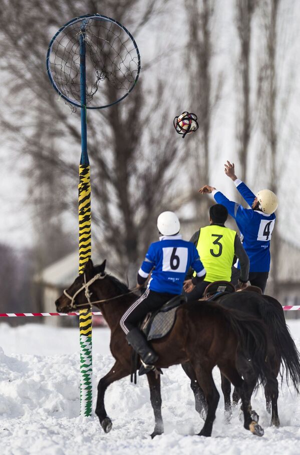 Compétitions de horseball au Kirghizistan - Sputnik Afrique