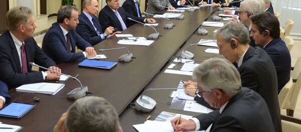 Президент РФ В. Путин встретился с представителями экономического совета Франко-российской ТПП - Sputnik Afrique