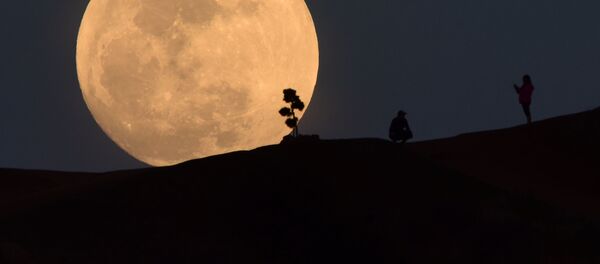 L’éclipse de la Super lune dans différents pays du monde - Sputnik Afrique