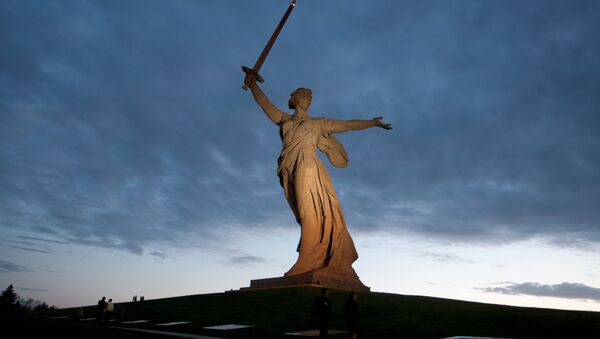 Le monument La mère Patrie appelle dédié aux héros de la bataille de Stalingrad - Sputnik Afrique