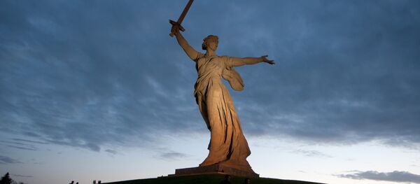 Le monument La mère Patrie appelle dédié aux héros de la bataille de Stalingrad - Sputnik Afrique
