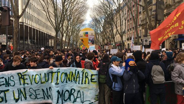 Des lycéens manifestent à Paris contre la réforme de l’admission à l’université - Sputnik Afrique