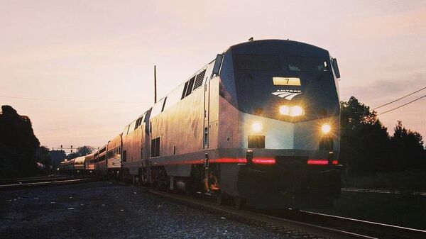 Un tren de la empresa ferroviaria estadounidense Amtrak (imagen referencial) - Sputnik Afrique
