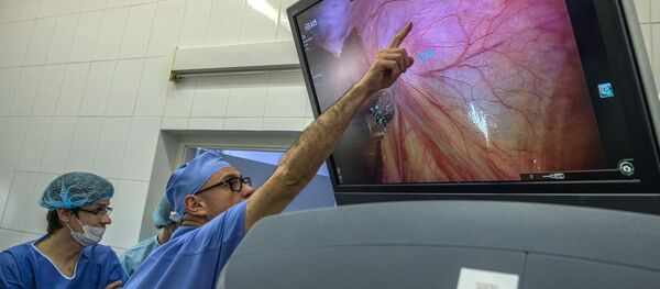 Une opération sur une tumeur - Sputnik Afrique