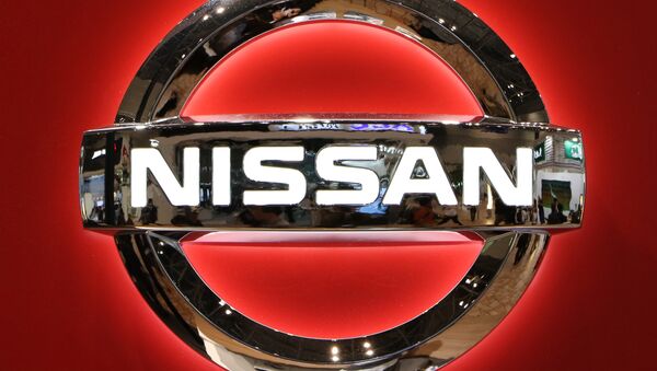 The logo of Japanese auto giant Nissan Motor is seen at the Tokyo Motor Show on November 2, 2015. - Sputnik Afrique