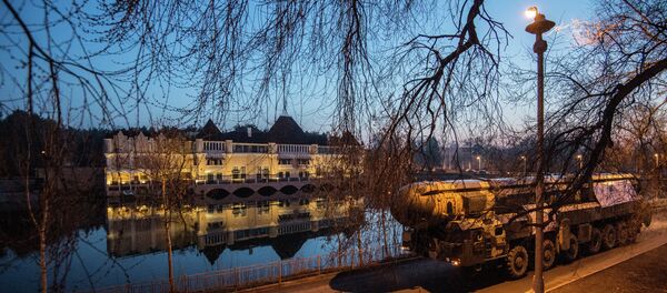 A Topol ICBM launcher at VDNKh - Sputnik Afrique