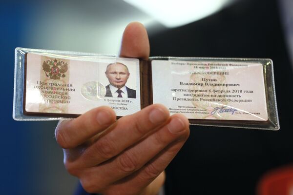 Certificat de candidat à la présidentielle délivré à Vladimir Poutine Certificat de candidat à la présidentielle délivré à Vladimir Poutine - Sputnik Afrique