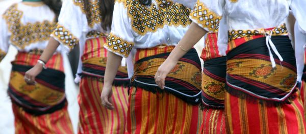 Algerian-Kabyle women perform during the inaugural parade marking the City of Algiers as Arabic Culture capital for the year 2007 in central Algiers, 11 January 2007. - Sputnik Afrique