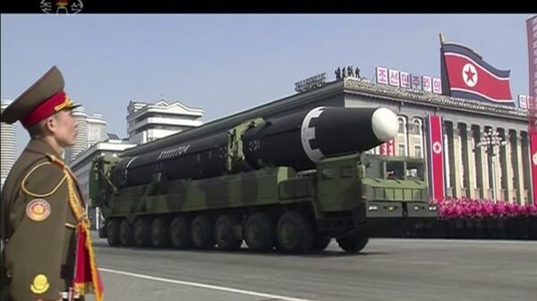 Missile Hwasong-15 au défilé militaire à Pyongyang - Sputnik Afrique