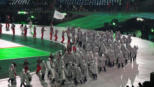 Les sportifs russes défilent à Pyeongchang sous la bannière olympique - Sputnik Afrique