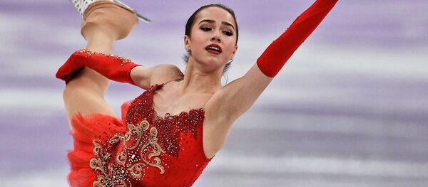Российская фигуристка Алина Загитова выступает в произвольной программе женского одиночного катания командных соревнований по фигурному катанию на XXIII зимних Олимпийских играх - Sputnik Afrique
