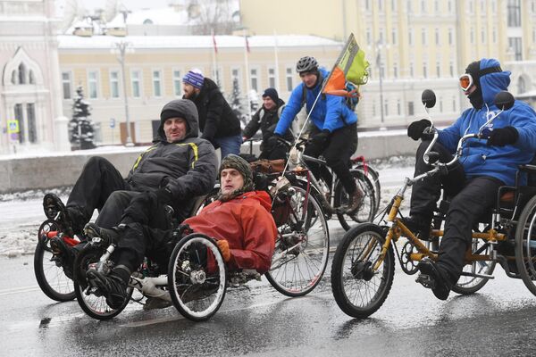 La 3e édition du défilé cycliste hivernal de Moscou - Sputnik Afrique