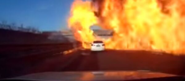 «Mur de flammes»: un camion transportant du gaz liquéfié a pris feu en Chine «Mur de flammes»: un camion transportant du gaz liquéfié a pris feu en Chine - Sputnik Afrique