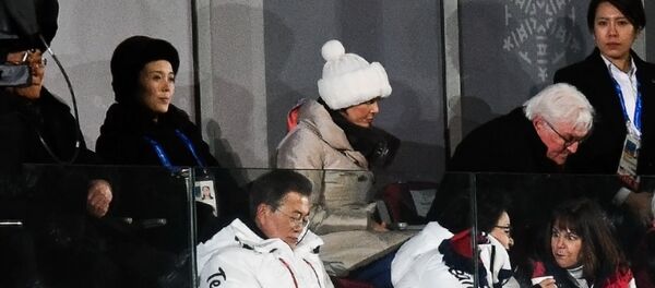Kim Yo-jong (à gauche) et le président sud-coréen Moon Jae-in à Pyeongchang - Sputnik Afrique