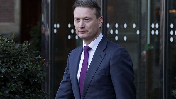 Dutch Minister of Foreign Affairs Halbe Zijlstra leaves the Dutch parliament Tweede Kamer after he announced his resignation in The Hague - Sputnik Afrique