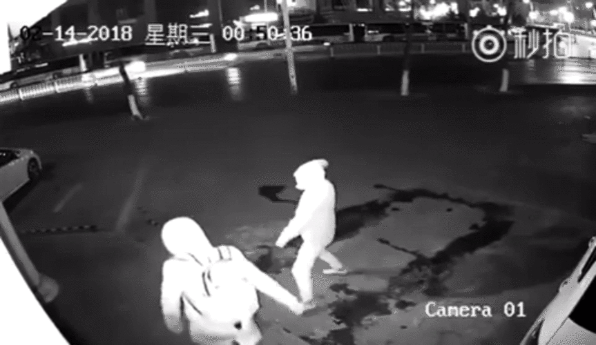 Deux «cambrioleurs» pas très doués échouent eux-mêmes dans leur méfait - Sputnik Afrique