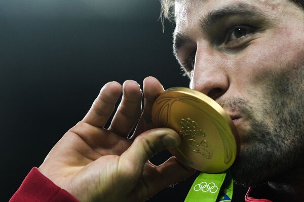 Jeux olympiques d'été de 2016. Soslan Ramonov, médaille d'or en lutte libre Jeux olympiques d'été de 2016. Soslan Ramonov, médaille d'or en lutte libre - Sputnik Afrique