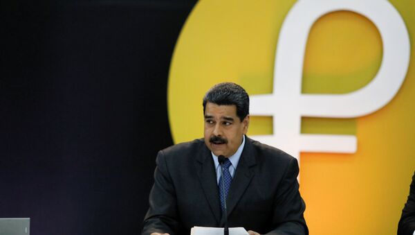 Nicolas Maduro lors la cérémonie du lancement du Petro - Sputnik Afrique