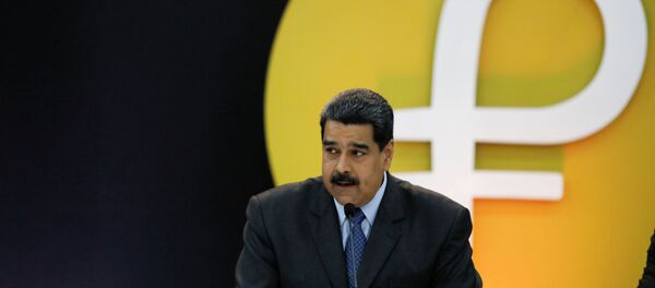 Nicolas Maduro lors la cérémonie du lancement du Petro Nicolas Maduro lors la cérémonie du lancement du Petro - Sputnik Afrique
