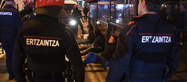 La police à Bilbao lors des heurts entre supporters - Sputnik Afrique