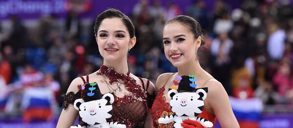 Evgenia Medvedeva et Alina Zagitova - Sputnik Afrique