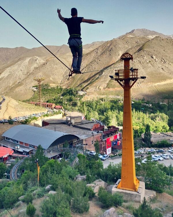 Les jeunes Iraniens font de la slackline - Sputnik Afrique