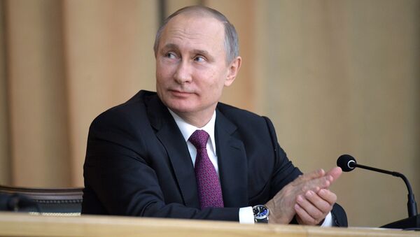Президент РФ Владимир Путин на торжественном заседании в честь 295-летия российской прокуратуры - Sputnik Afrique