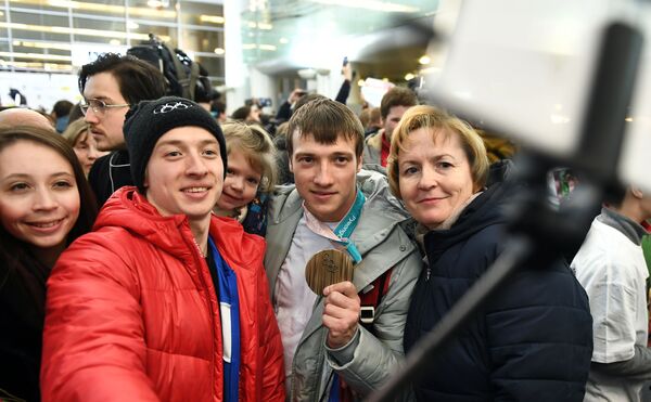 L’accueil des athlètes russes ayant participé aux JO à l’aéroport Cheremetievo de Moscou - Sputnik Afrique