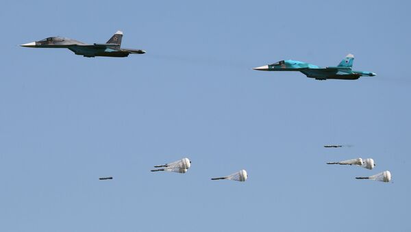 Su-34 fighter-bombers during the Aviadarts-2016 competition held as part of International Army Games - 2016 at the Dubrovichi training field in the Ryazan Region - Sputnik Afrique