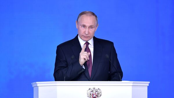Vladimir Putine lors du message à l'Assemblée fédérale le 1er mars 2018 - Sputnik Afrique