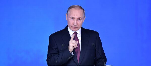 Vladimir Putine lors du message à l'Assemblée fédérale le 1er mars 2018 - Sputnik Afrique